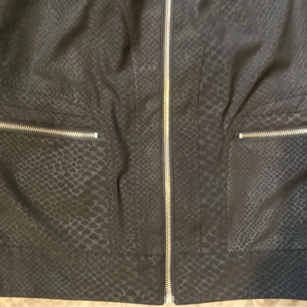 Chicos unlined Zenergy jacket in black size 1 - Picture 7 of 8